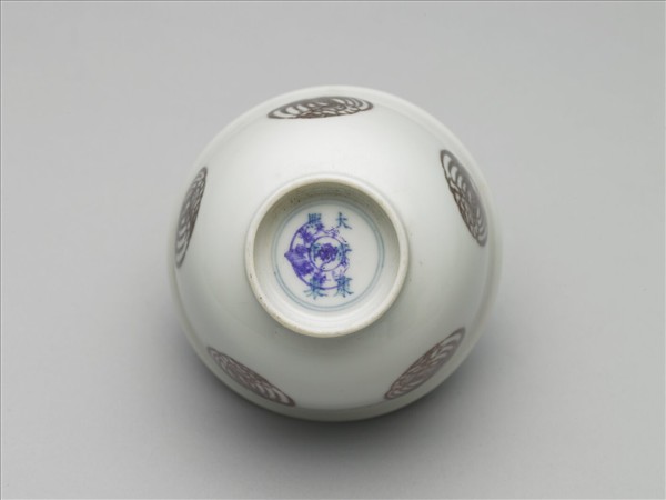 白瓷釉裡紅團鳳紋杯