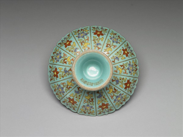 洋彩番蓮紋高足盤