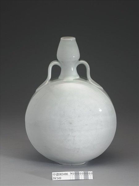 甜白劃花葫蘆形綬帶耳扁壺