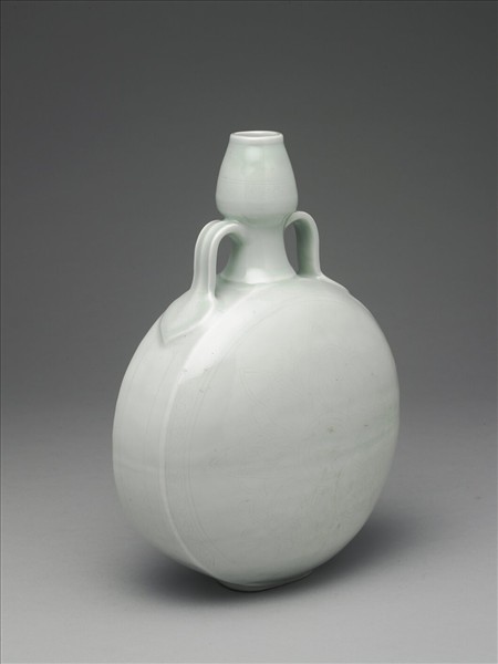 甜白劃花葫蘆形綬帶耳扁壺