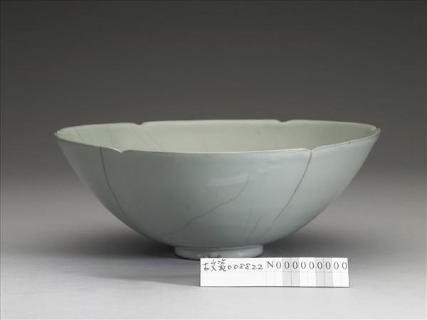 官窯 青瓷葵口碗
