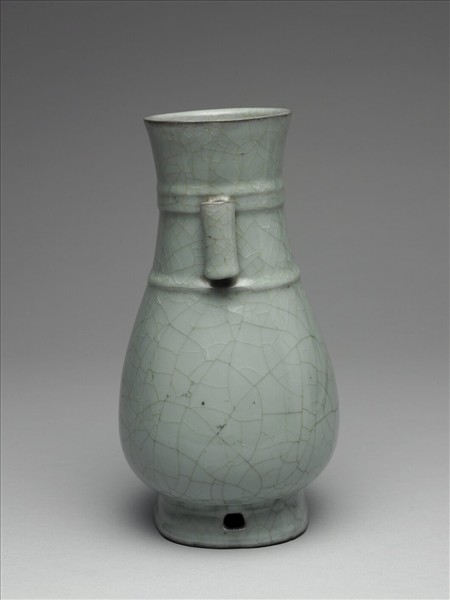 官窯 青瓷弦紋貫耳壺