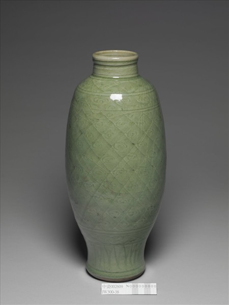 龍泉窯 青瓷劃花斜方格紋橄欖瓶