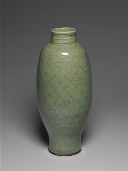 龍泉窯 青瓷劃花斜方格紋橄欖瓶