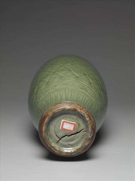 龍泉窯 青瓷劃花斜方格紋橄欖瓶