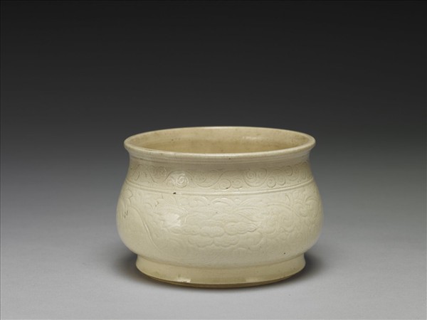臨川窯 白瓷劃花花卉紋爐