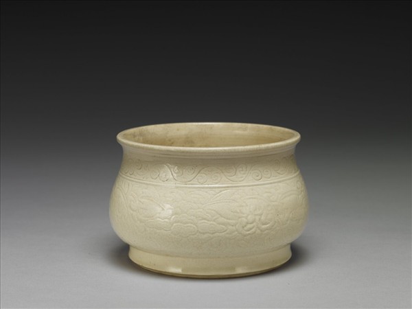 臨川窯 白瓷劃花花卉紋爐