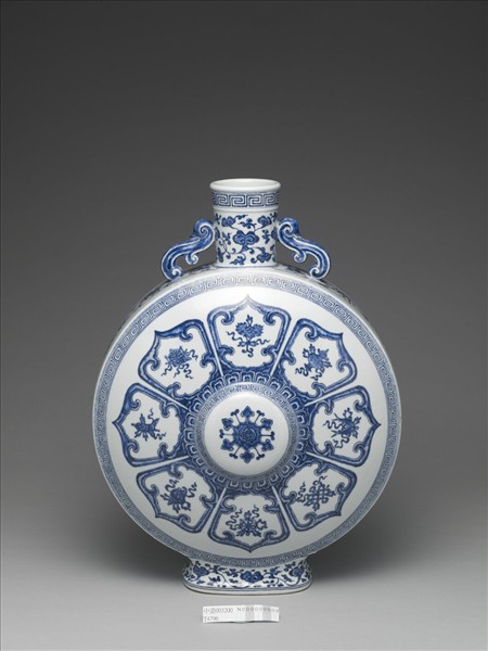 青花八寶紋雙耳扁壺