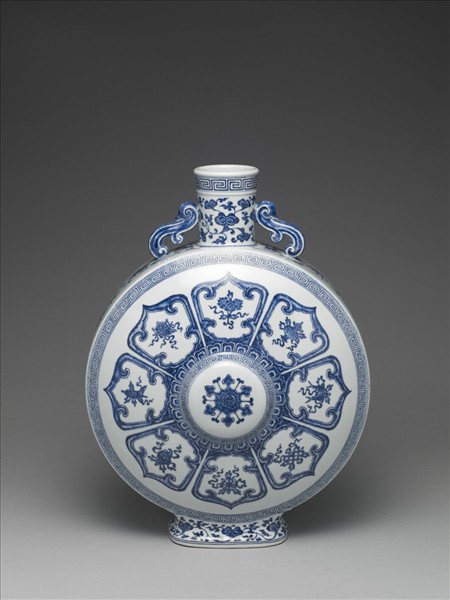 青花八寶紋雙耳扁壺