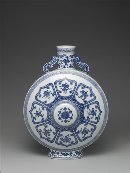 青花八寶紋雙耳扁壺