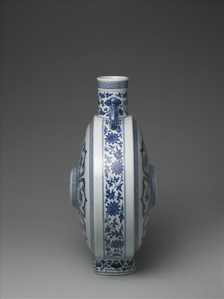 青花八寶紋雙耳扁壺