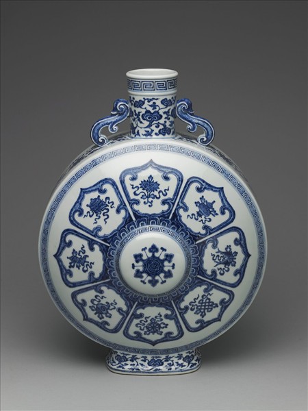 青花八寶紋雙耳扁壺