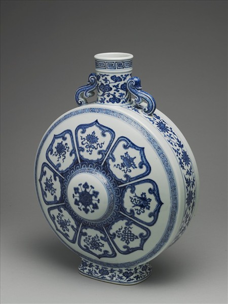 青花八寶紋雙耳扁壺