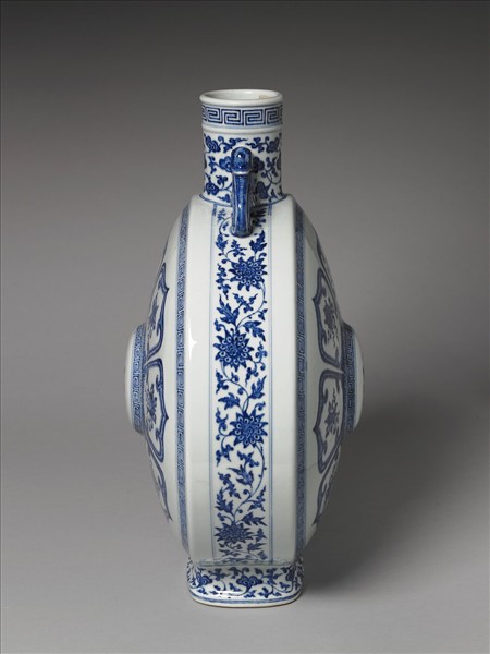 青花八寶紋雙耳扁壺