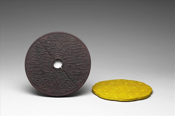 〈寧壽續鑑‧第三十四冊〉鏡匣雕刻木蓋