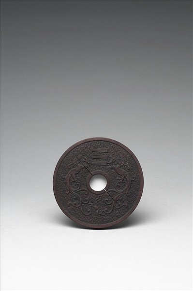 〈寧壽續鑑‧第三十五冊〉鏡匣雕刻木蓋附周興岱書〈重修宣和博古圖‧鏡總說〉