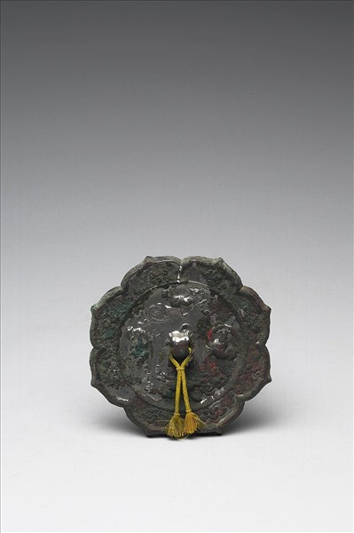 雙鳳瑞獸菱花鏡