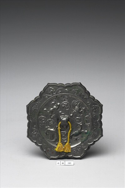 雙鳳瑞獸菱花鏡