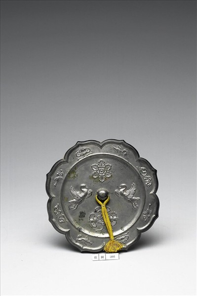 瑞花對鳥菱花鏡