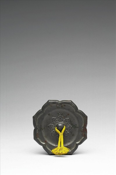 寶相花紋菱花鏡