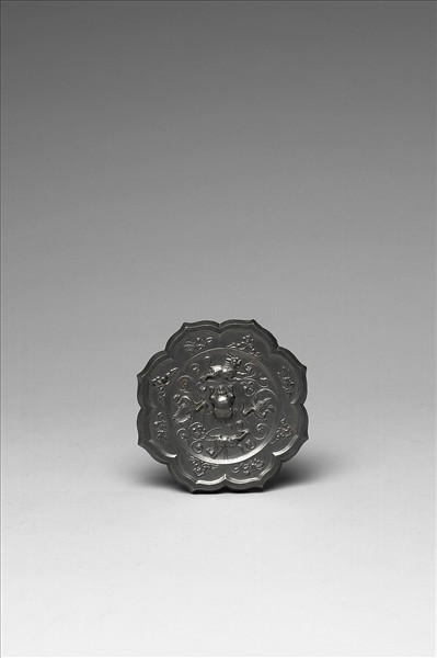 雙鳳瑞獸菱花鏡