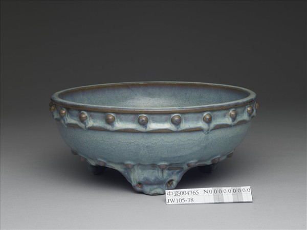 鈞窯 月白釉鼓釘洗