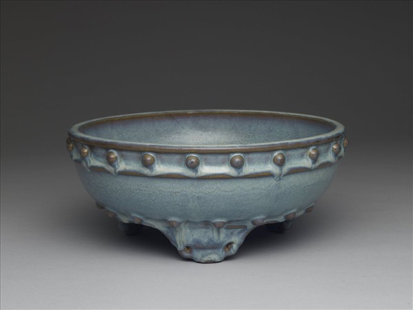 鈞窯 月白釉鼓釘洗