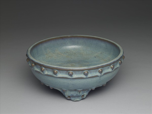 鈞窯 月白釉鼓釘洗