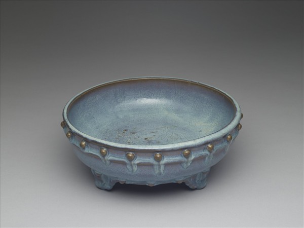 鈞窯 月白釉鼓釘洗