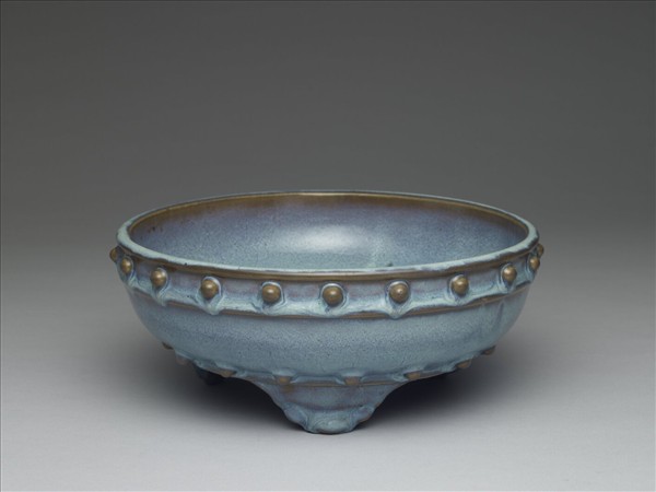 鈞窯 月白釉鼓釘洗