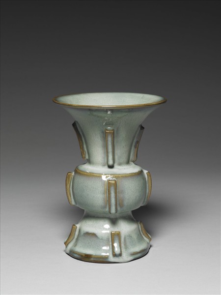 鈞窯 月白釉出戟尊