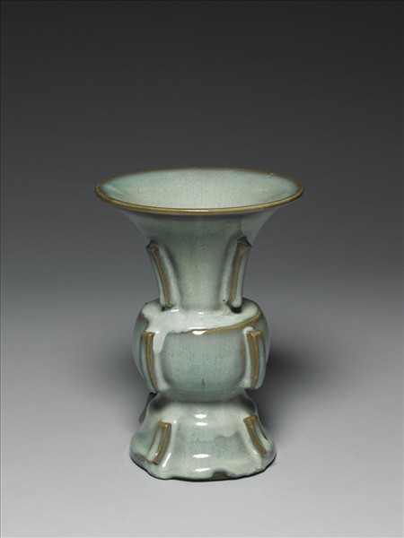 鈞窯 月白釉出戟尊