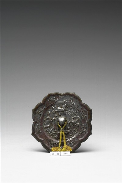 雙鳳瑞獸菱花鏡