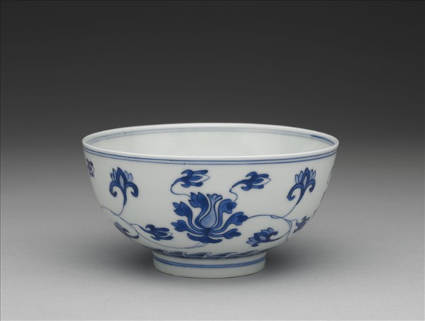 青花番蓮紋碗