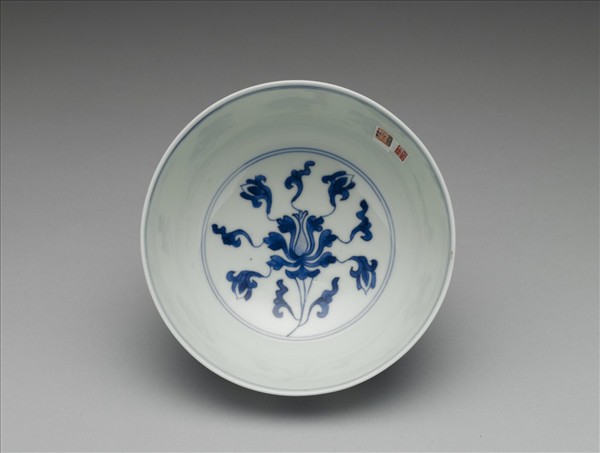 青花番蓮紋碗