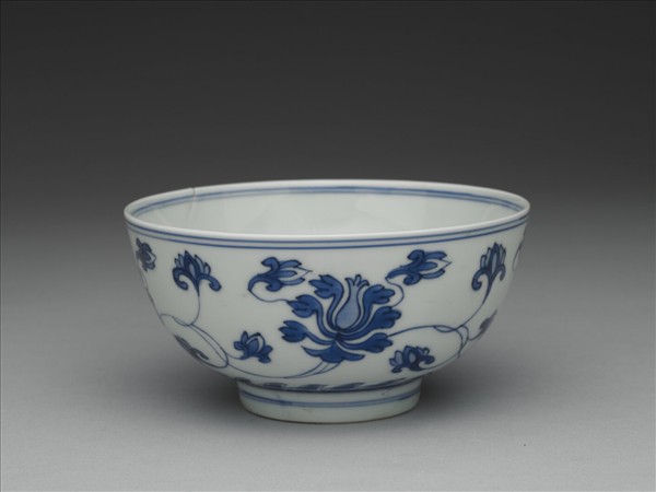 青花番蓮紋碗