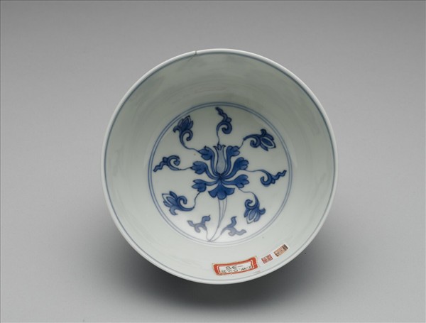 青花番蓮紋碗