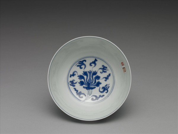 青花番蓮紋碗