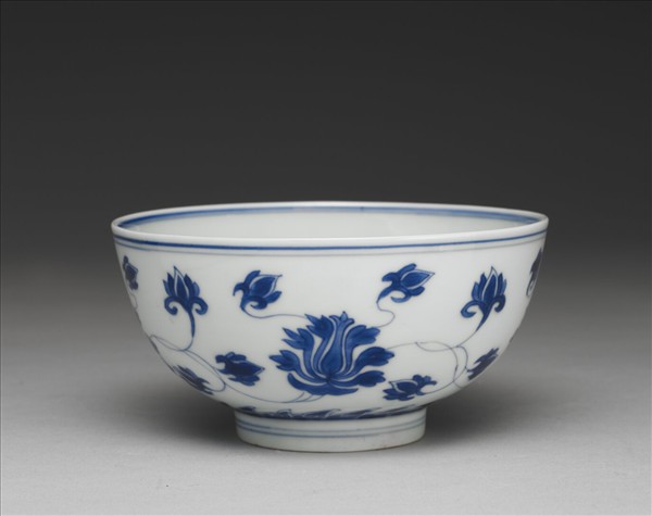 青花番蓮紋碗
