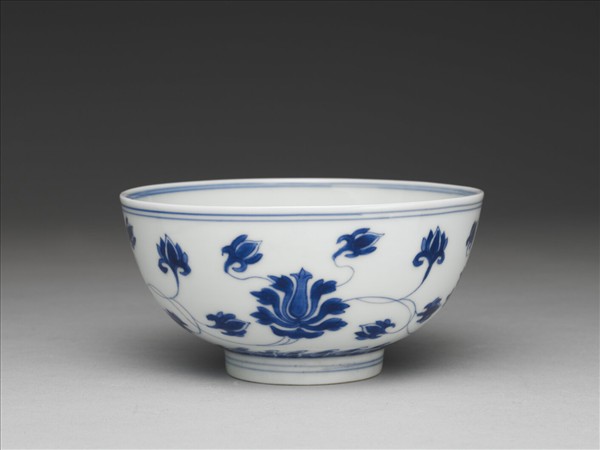 青花番蓮紋碗