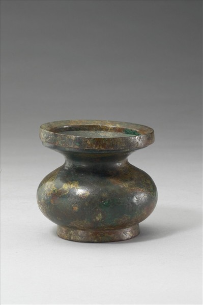 鎏金流雲紋唾壺