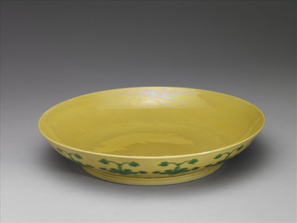 黃釉綠彩花卉紋盤