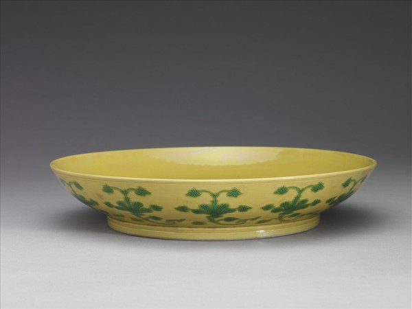 黃釉綠彩花卉紋盤