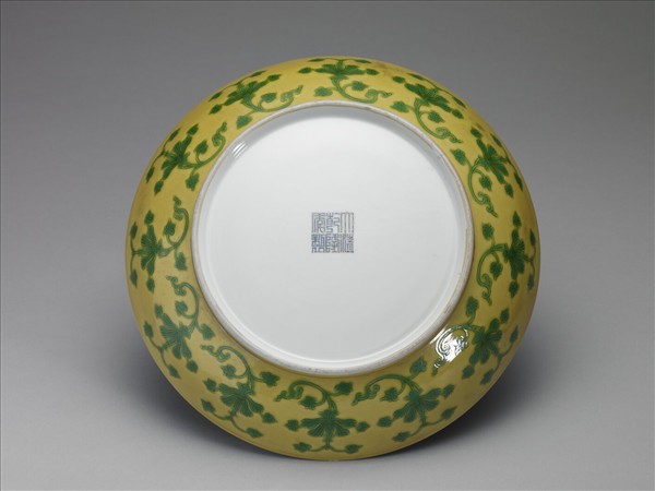 黃釉綠彩花卉紋盤