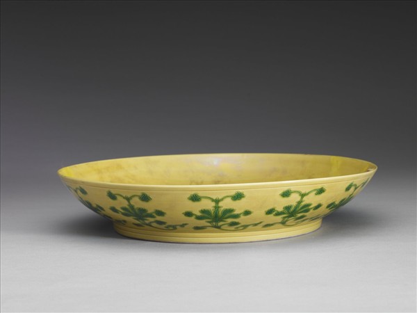 黃釉綠彩花卉紋盤