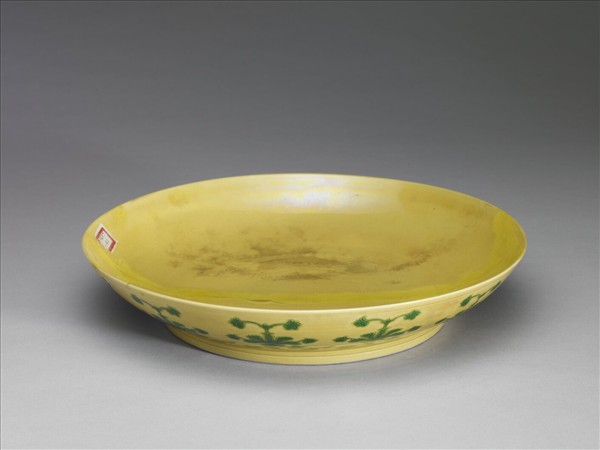 黃釉綠彩花卉紋盤