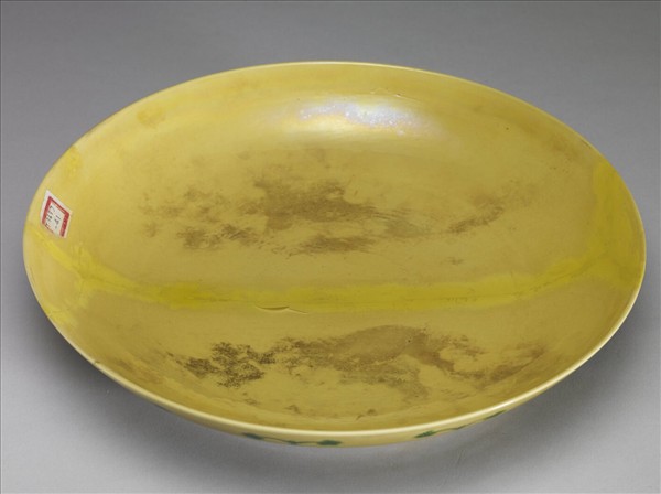 黃釉綠彩花卉紋盤