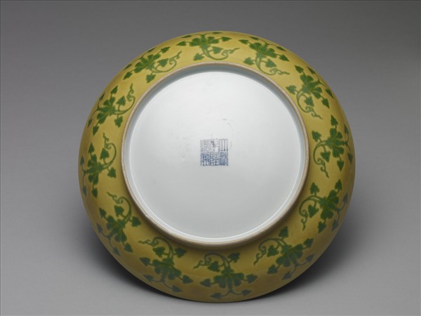 黃釉綠彩花卉紋盤