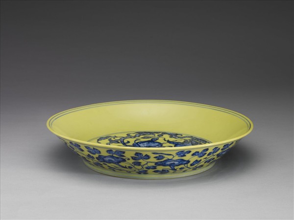 青花黃地花果紋盤