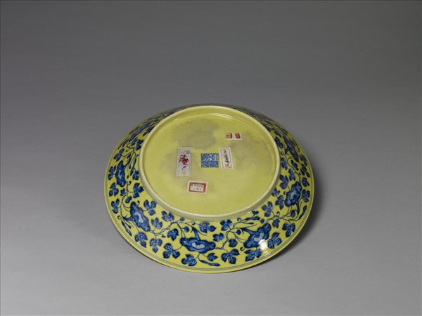 青花黃地花果紋盤